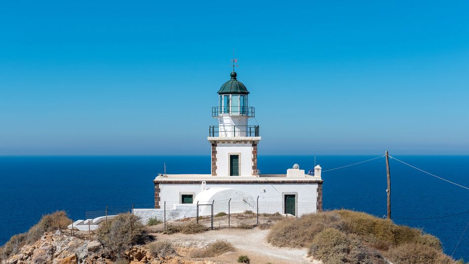 santorini-akrotiri-lighthouse